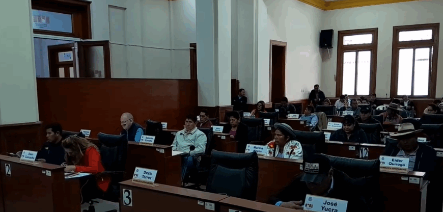 ASAMBLEÍSTAS NO SESIONAN PROVOCANDO RETRASO…