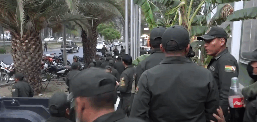 POLICÍAS SE QUEJAN AL MINISTRO DE TRABAJO POR MALA ATENCIÓN EN LA CNS