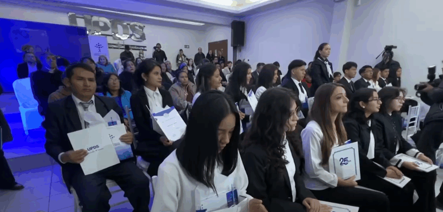 UPDS RECONOCE A LOS MEJORES ALUMNOS DEL 2024