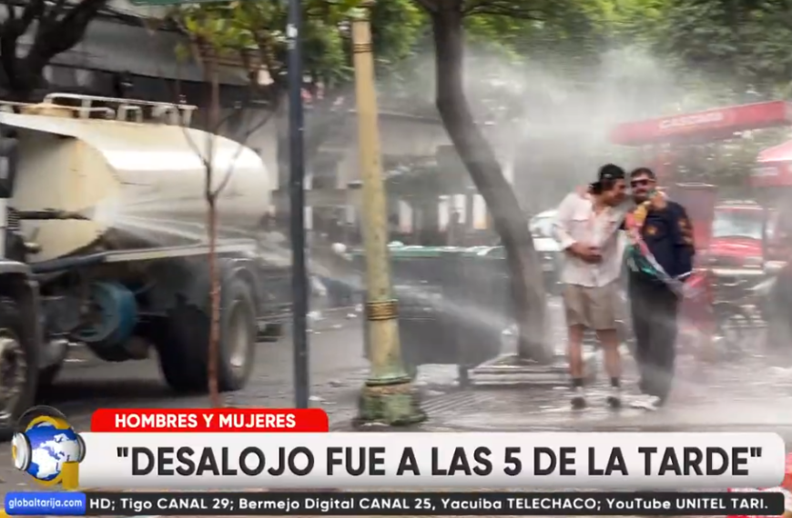 CON CHORROS DE AGUA SE&hellip;