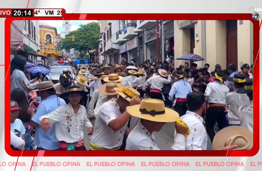 CON ENTRADA DE COMPADRES LLEGAN&hellip;