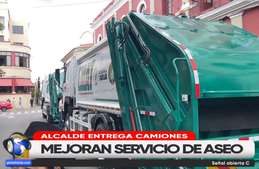 TORRES PRESENTA 4 MODERNOS CARROS BASUREROS A CARGO DE EMAT