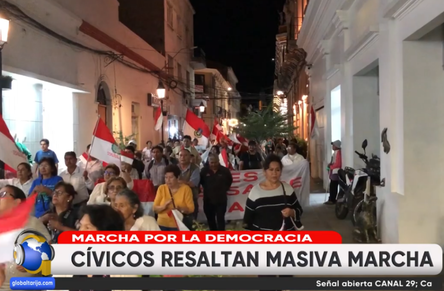 CÍVICOS PONDERAN MASIVA MARCHA POR TRANSPARENCIA ELECTORAL
