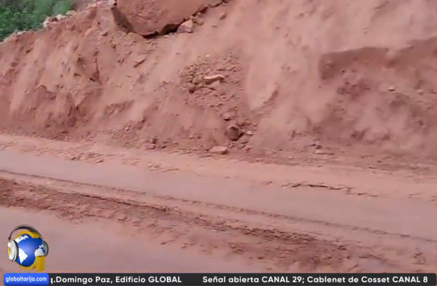 RUTA A VILLAZÓN AFECTADA POR LLUVIAS Y DESBORDE DE QUEBRADAS