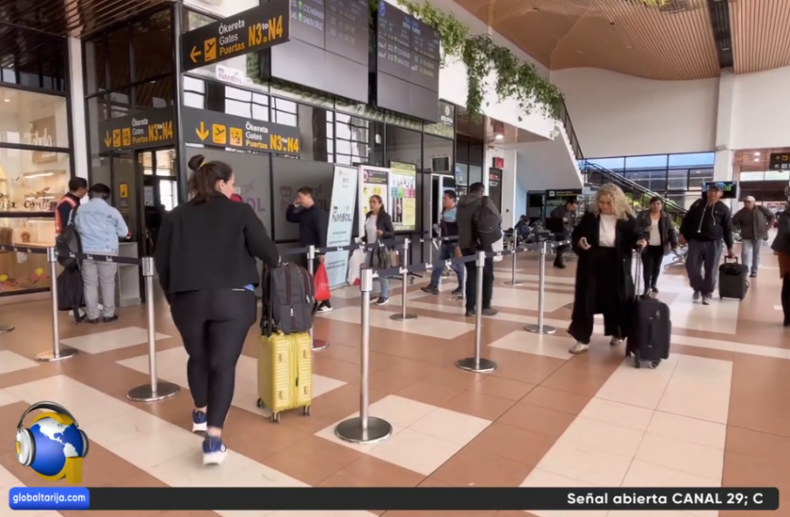 PASAJEROS DE BOA EXPRESAN MOLESTIA POR RETRASOS